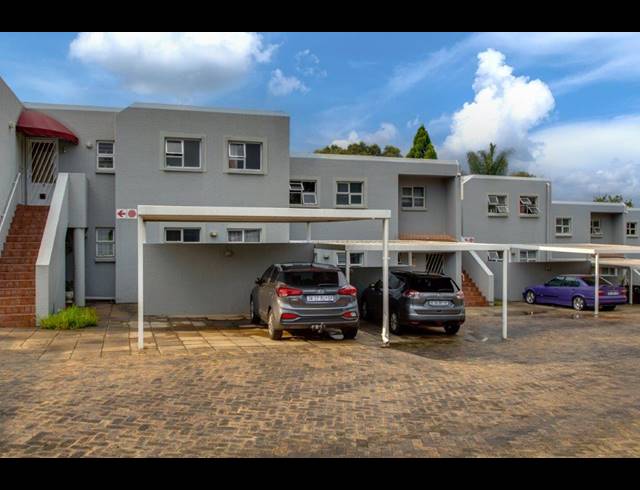 2 BEDROOM APARTMENT FOR SALE IN FOURWAYS GARDENS